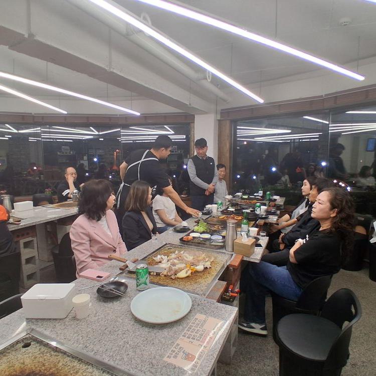 맛있는 음식과 깊어가는 우정, 4월 월례회 현장 스케치 🥂