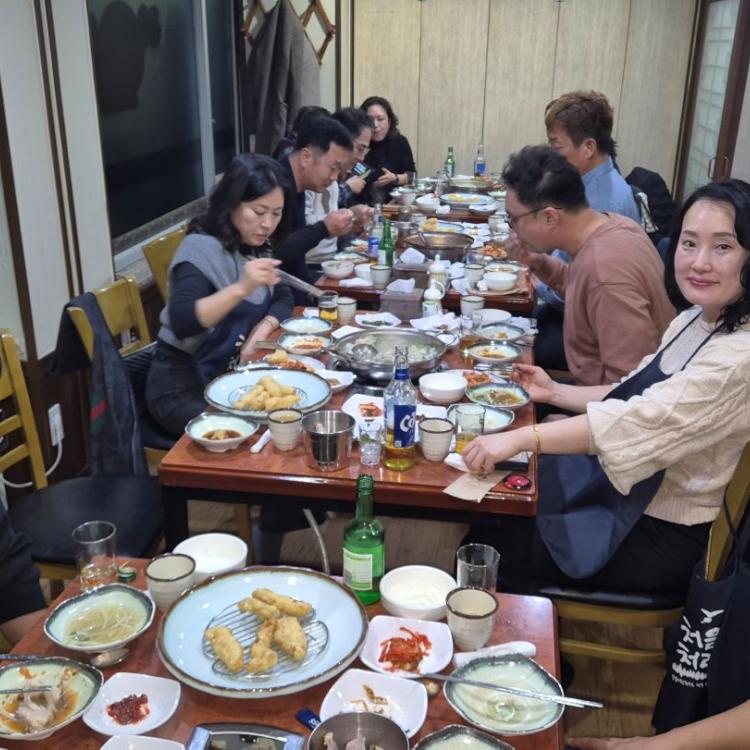 16대 총동문회 임원진들이 모여 한 해를 갈무리하는 간담회