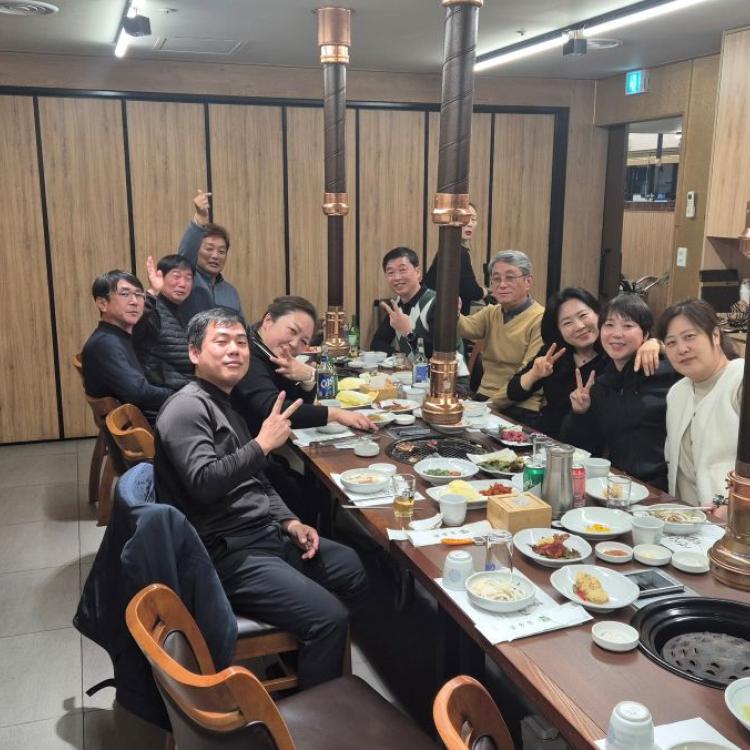 추위도 녹인 24기의 뜨거운 우정, 2026년의 아름다운 첫 단추를 끼웠습니다.